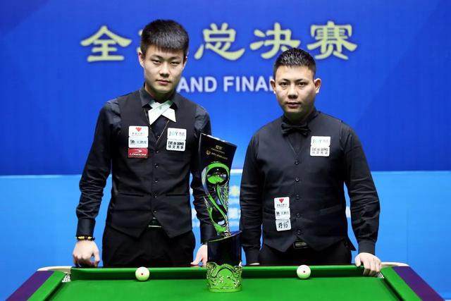 级杯上的正 级杯上的正